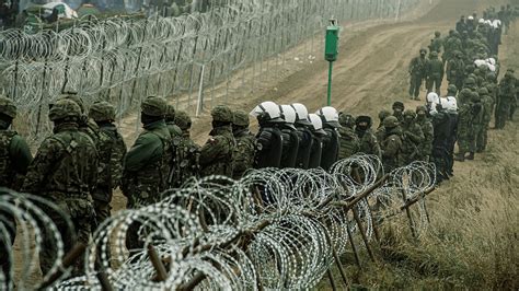 Poland plans to deploy 10,000 troops to its border with Belarus